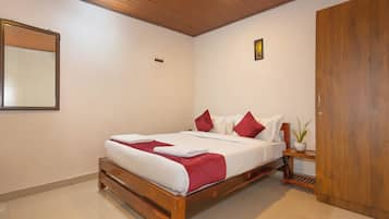 Standard Cottage | Desk, iron/ironing board, bed sheets