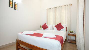 Elite Villa | Desk, iron/ironing board, bed sheets