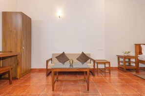 Executive-Doppelzimmer, Gartenblick | Schreibtisch, Bügeleisen/Bügelbrett, Bettwäsche