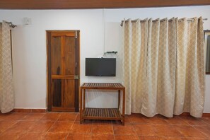 Desk, iron/ironing board, bed sheets - Deepwoodz Homestay by Z Vacations (Chikkamagaluru)
