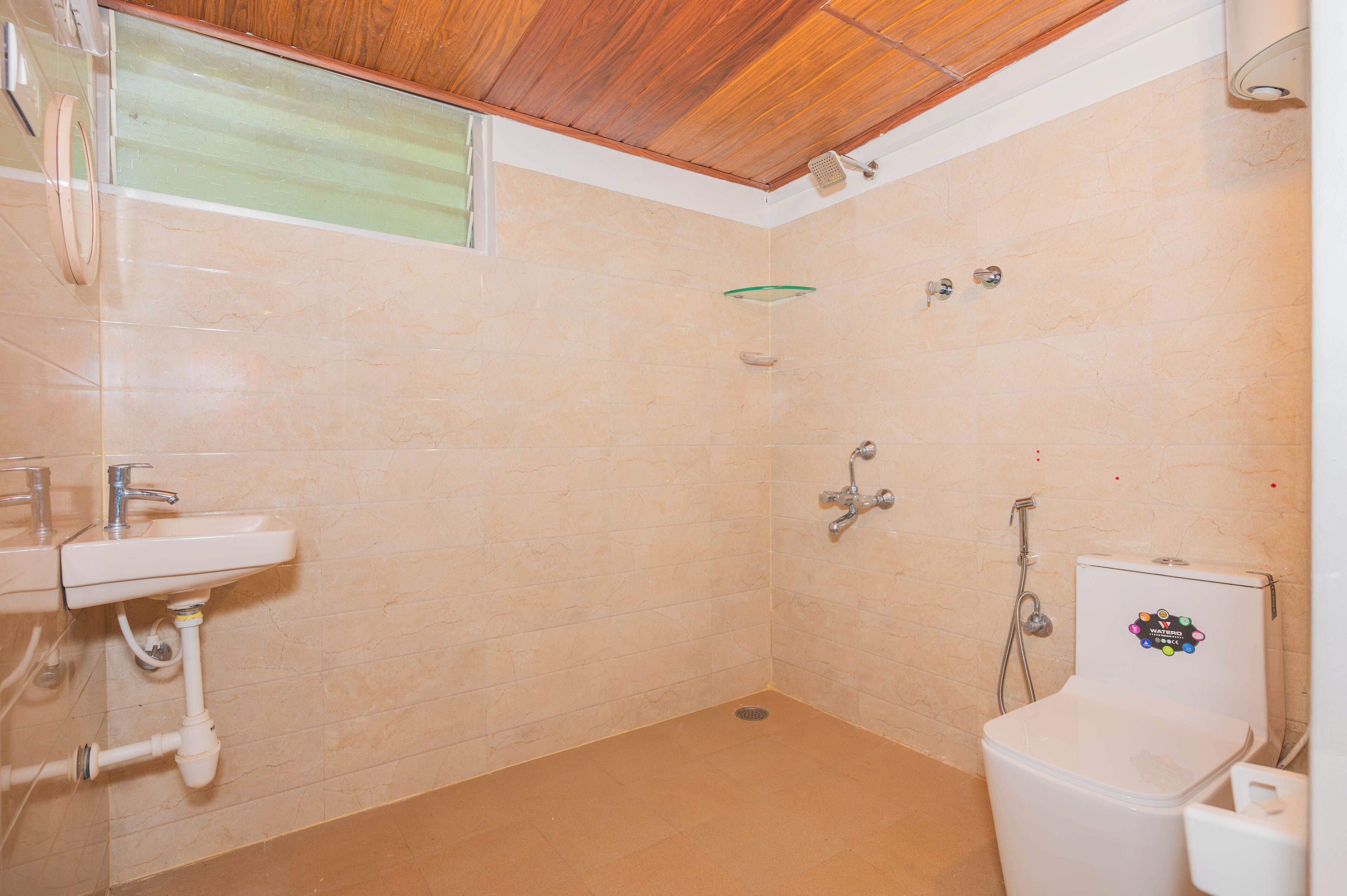 Executive Double Room, Garden View | Bathroom | Shower, free toiletries, hair dryer, towels