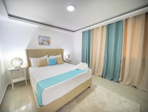 2 bedrooms, iron/ironing board, internet, bed sheets