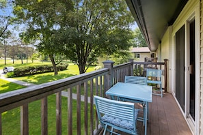Property grounds - Charming 2 Bedroom Stowe Condo- walk to restaurants! (Stowe)