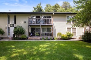 Exterior - Charming 2 Bedroom Stowe Condo- walk to restaurants! (Stowe)