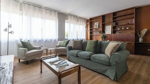 Apartamento (3 Bedrooms) | Área de estar | TV