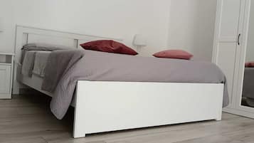 1 bedroom, in-room safe, free WiFi, bed sheets