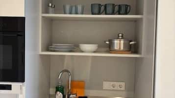 Kühlschrank, Mikrowelle, Ofen, Herdplatte