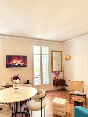 Dining - Charming 2-room apartment with balcony (Nice)