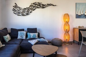 Smart TV, libri, monitor per computer