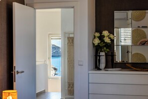 Interior - La Casa de Playa - swimming pool and jacuzzi 50m from the sea (Arenas del Mar)