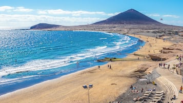Beach nearby, sun-loungers, beach towels