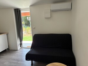 TV - Air-Conditioned Cottage  (Arès)