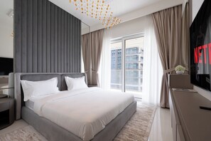 Deluxe Apartment, Balcony, Sea View | Premium bedding, down comforters, memory foam beds, in-room safe - KeyRock - Grand Bleu Apt with Palm View (Dubai)