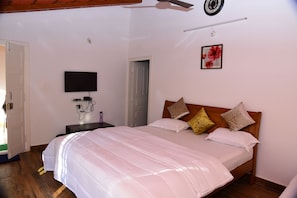Deluxe Double Room, Garden View