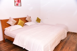 Deluxe Double Room, Garden View