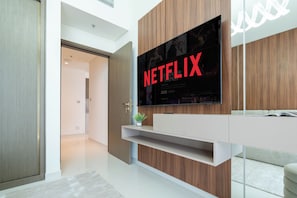 Apartamento luxo, sacada, vista para o mar | Roupas de cama premium