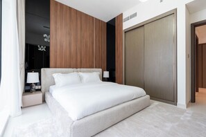 Apartamento luxo, sacada, vista para o mar | Roupas de cama premium
