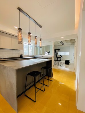 Microwave, oven, stovetop, dishwasher - Renovated 2022: Sleep to the Sound of the Sea - GYM and DIRECT ACCESS TO SEA (San Pawl il-Baħar)