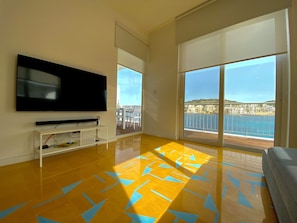 TV - Renovated 2022: Sleep to the Sound of the Sea - GYM and DIRECT ACCESS TO SEA (San Pawl il-Baħar)