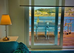 Interior - Renovated 2022: Sleep to the Sound of the Sea - GYM and DIRECT ACCESS TO SEA (San Pawl il-Baħar)