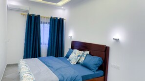 3 bedrooms, desk, iron/ironing board, free WiFi