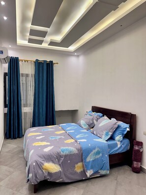 3 bedrooms, desk, iron/ironing board, free WiFi