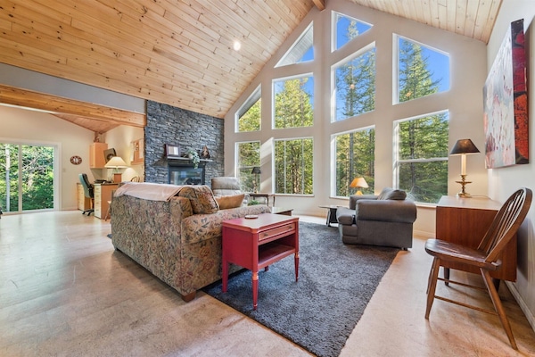 TV, fireplace, offices