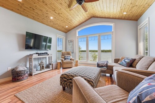 Watersedge | PET Friendly | 5-BEDS | | 4-Season | SWIM