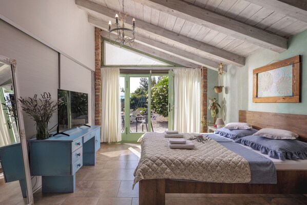Studio Lune de Miel, vue montagne, côté montagne (Tiny House With Private Pool Kostrena)