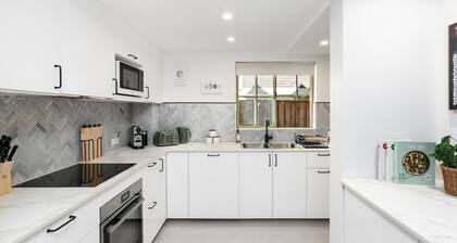 Crows Nest - ER138 - Ernest Street - Stylish townhouse, spacious layout, walk to shops and transport.