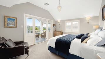 5 bedrooms, iron/ironing board, WiFi, bed sheets