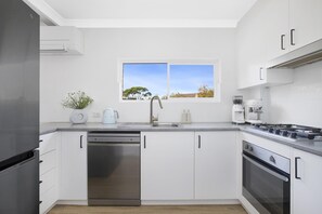 Microwave, stovetop, dishwasher