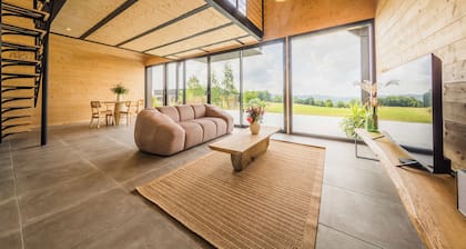 Maison contemporaine avec vue imprenable et spa.
En haut du paradis