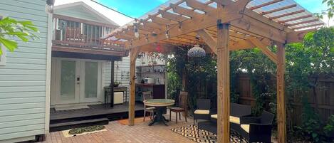 屋外ダイニングエリア