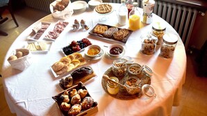 Breakfast buffet - tra Arte e Querce (Monchiero)