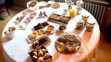 Café da manhã continental grátis todos os dias