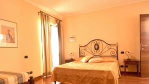 Luxury Triple Room, Pets Allowed, Hill View - tra Arte e Querce (Monchiero)