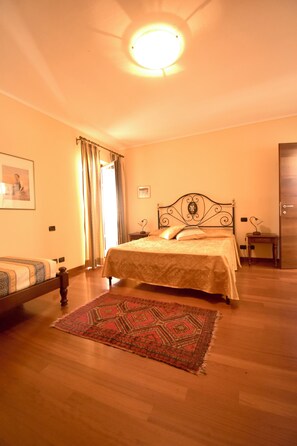 ラグジュアリー トリプルルーム ペットとの宿泊可 ヒルビュー | 遮光カーテン、WiFi (無料)