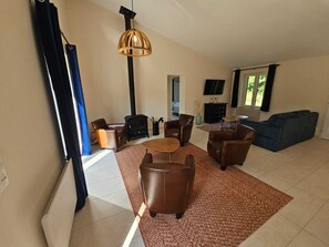 Deluxe House, 2 Bedrooms, Garden View | Living area | Flat-screen TV