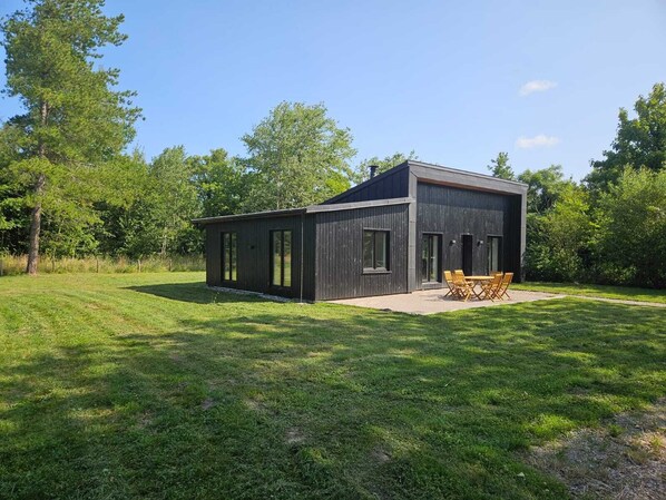 Deluxe House, 2 Bedrooms, Garden View | Front of property