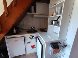 Réfrigérateur, four à micro-ondes, lave-vaisselle