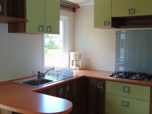 Réfrigérateur, micro-ondes, cafetière/bouilloire