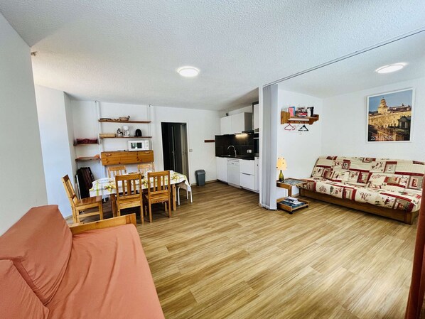TV - Cozy 2-room apartment, sleeps 8 in Vars Les Claux (Vars)
