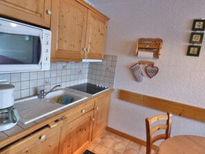 Fridge, microwave, dishwasher, coffee/tea maker