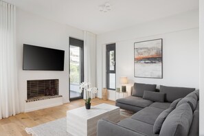 Smart TV - Glyfada Experience Residence (Glyfada)