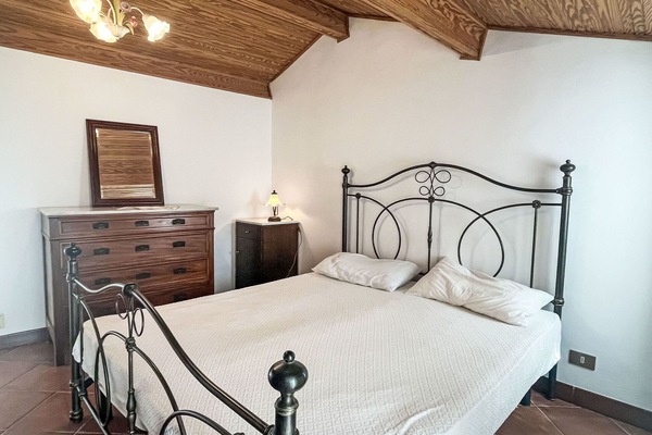 Möbel, Bett, Schlafzimmer, Interior Design, Flooring, Holz, Fussboden, Bedding, Bettdecke, Zimmer