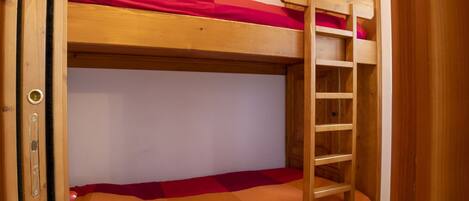 1 bedroom, travel crib, free WiFi
