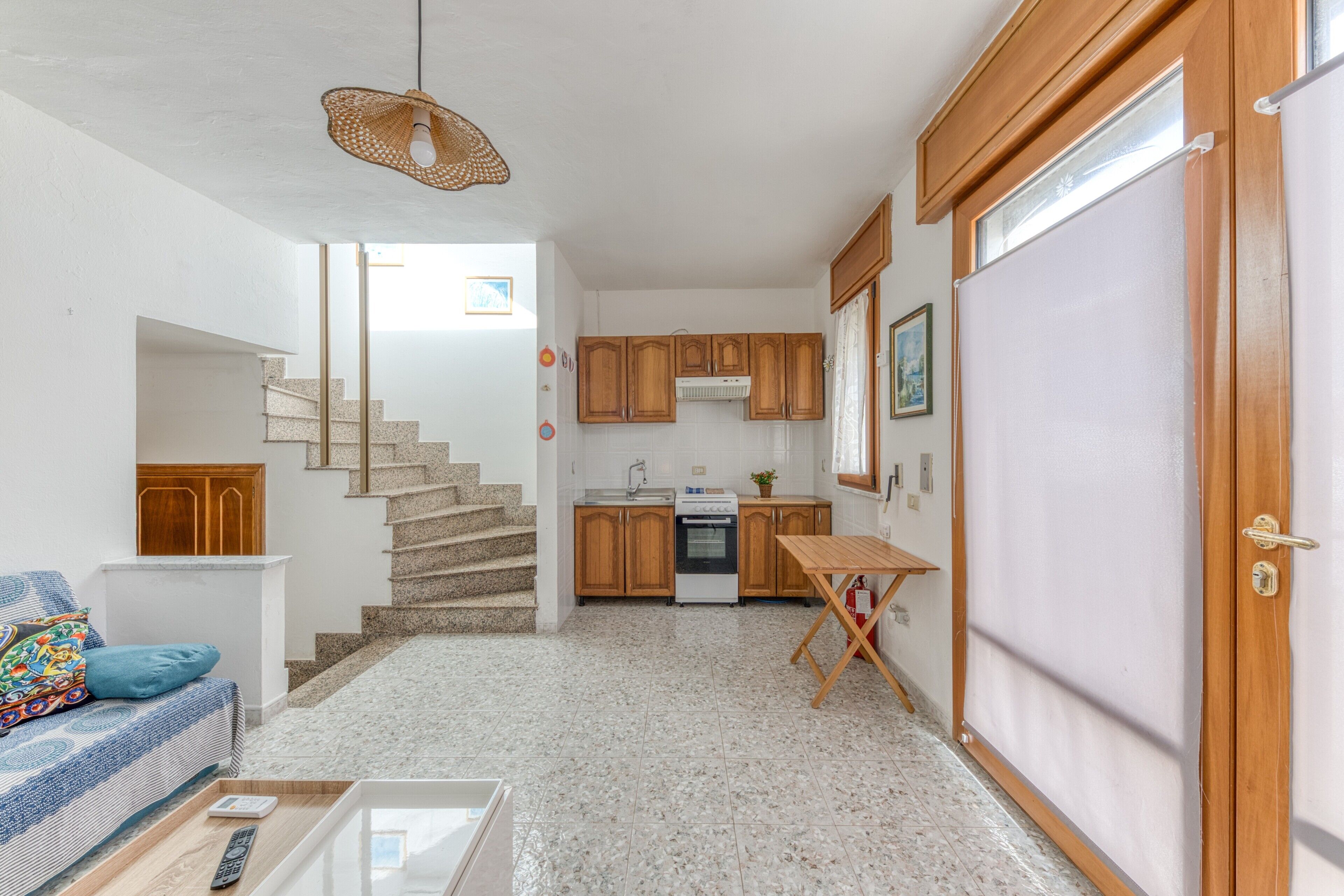 Kylskåp, ugn, spishäll och kaffe- och tebryggare