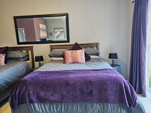 1 slaapkamer, een strijkplank/strijkijzer, wifi, beddengoed