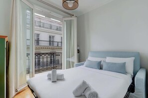 2 bedrooms, desk, iron/ironing board, WiFi - Renaissance Madeleine | Elegant home in Madeleine (Paris)